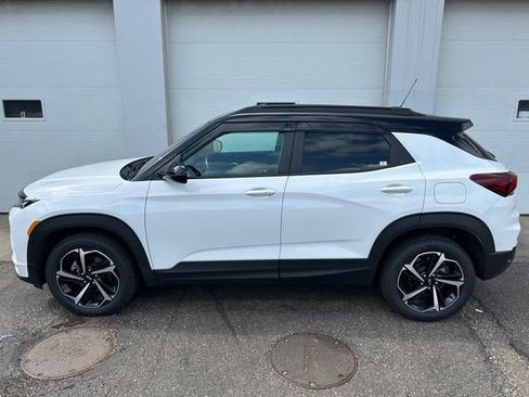 Used 2022 Chevrolet TrailBlazer RS w/ Sun and Liftgate Package AWD/4WD image 3
