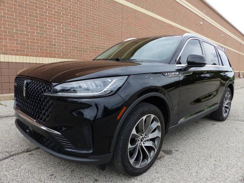 Used 2025 Lincoln Aviator AWD image 6