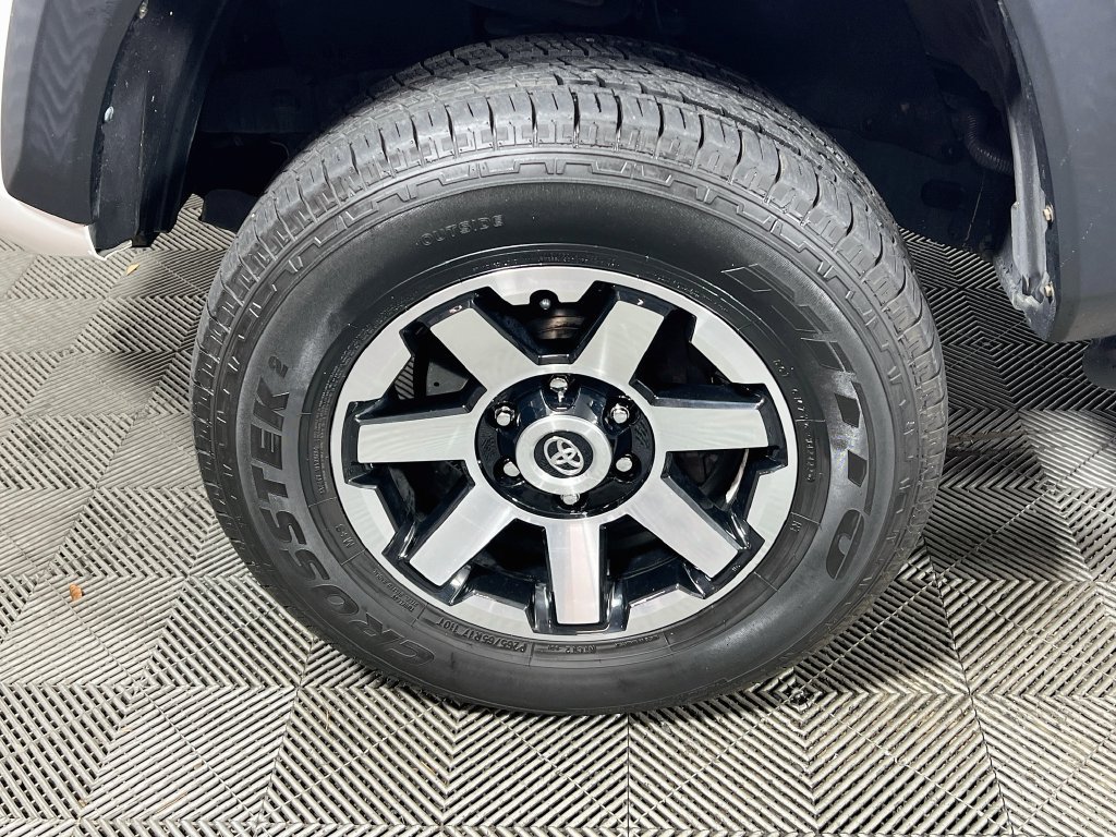 Certified 2018 Toyota Tacoma TRD Off-Road w/ Technology Package AWD/4WD image 26