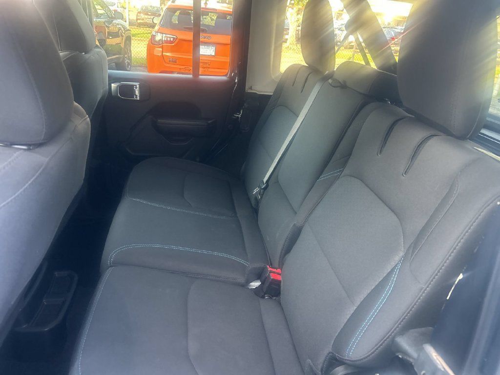 Used 2023 Jeep Wrangler Unlimited Rubicon 4xe AWD/4WD image 13