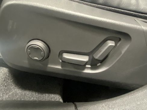 Certified 2025 Volvo XC40 B5 Plus image 12