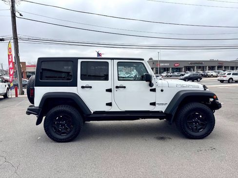 Used 2013 Jeep Wrangler Unlimited Sahara image 7