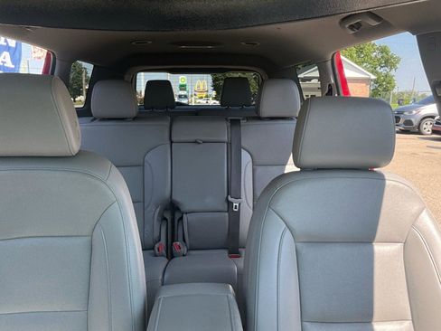 Used 2023 GMC Acadia SLT FWD image 24