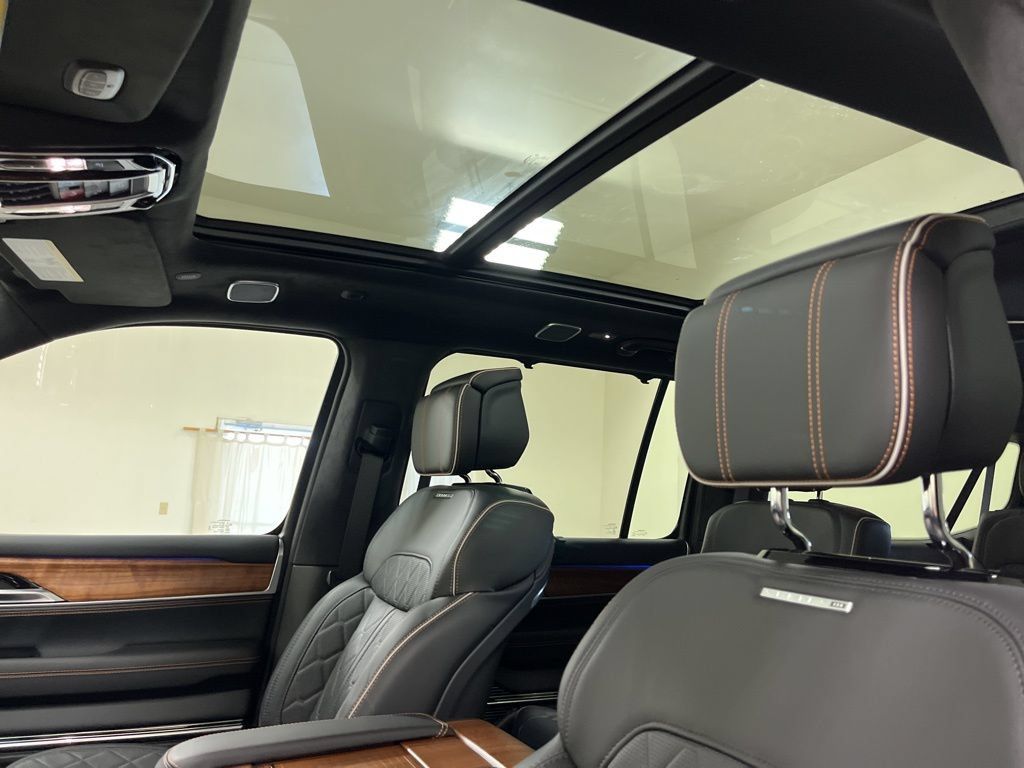 New 2024 Jeep Grand Wagoneer L Series III AWD/4WD image 21