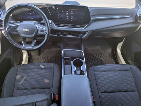 Used 2025 Chevrolet Equinox LT w/ Safety and Technology Package FWD image 10