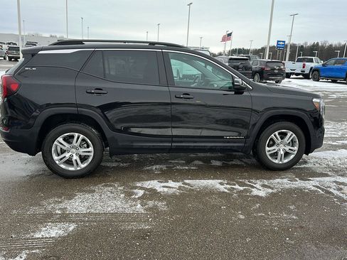 Used 2024 GMC Terrain SLE w/ Driver Convenience Package image 12
