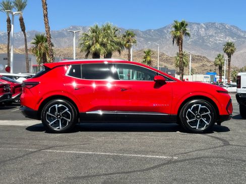 Used 2024 Chevrolet Equinox EV LT AWD/4WD image 2