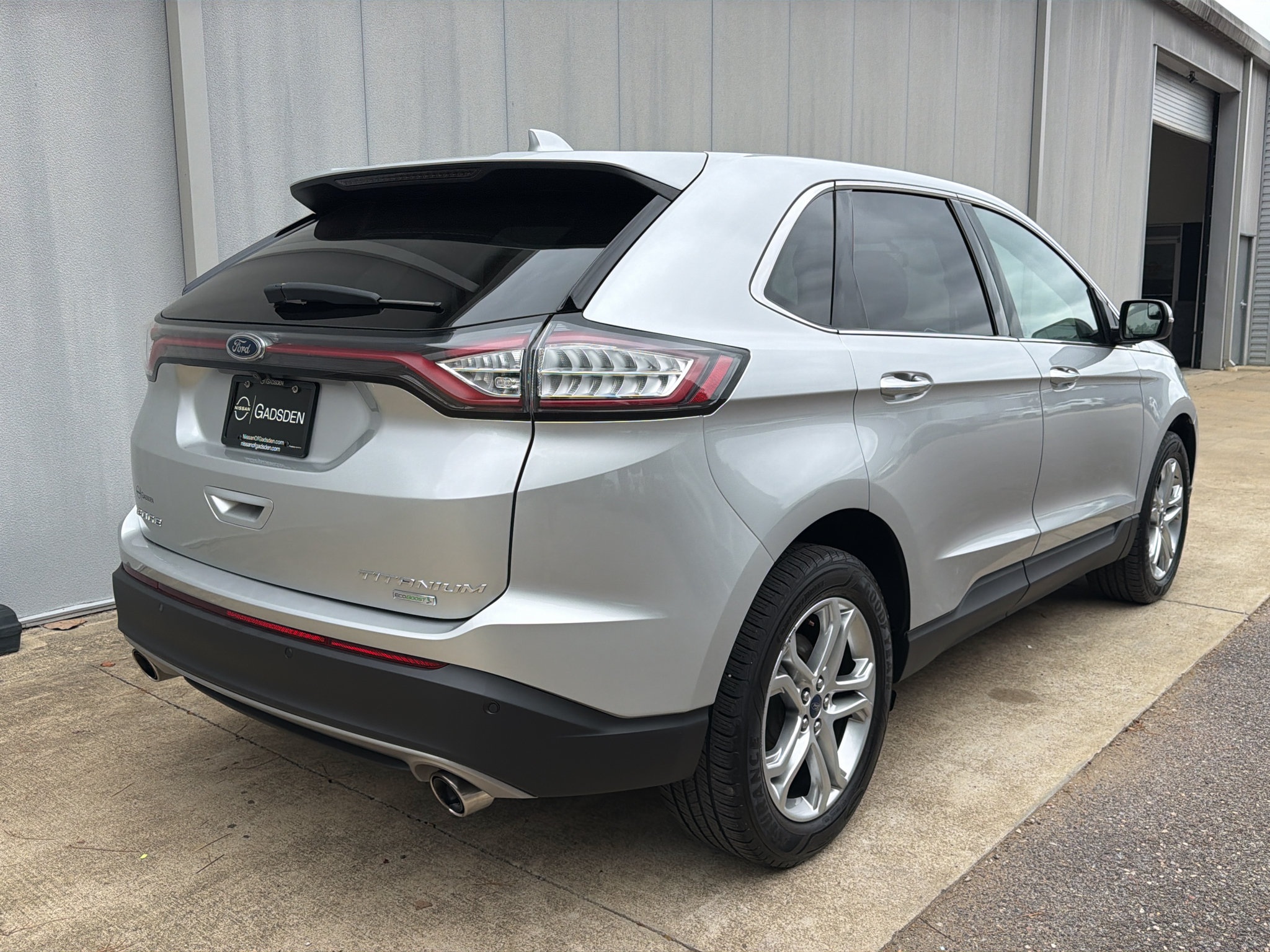 Used 2018 Ford Edge Titanium w/ Equipment Group 301A FWD image 3