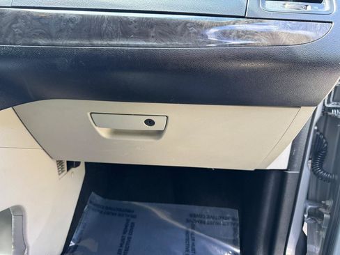 Used 2015 Dodge Grand Caravan SXT FWD image 38