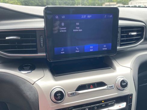 Used 2022 Ford Explorer XLT w/ Equipment Group 202A AWD/4WD image 22