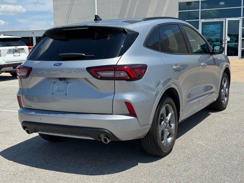 Used 2024 Ford Escape ST-Line w/ Tech Pack #1 FWD image 3