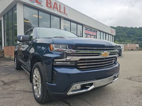 Used 2019 Chevrolet Silverado 1500 High Country w/ Technology Package image 3