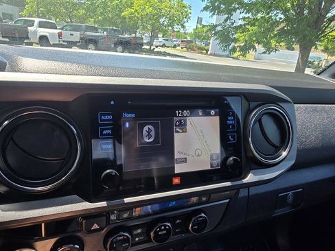 Used 2018 Toyota Tacoma TRD Off-Road AWD/4WD image 22