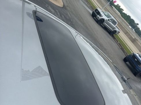 Used 2024 Chevrolet Trax RS w/ Sunroof Package FWD image 14