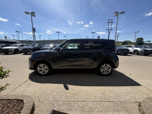Used 2025 Kia Soul LX FWD image 13