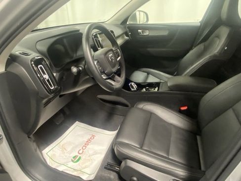 Used 2025 Volvo XC40 B5 Plus image 10