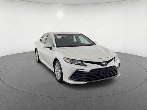 Used 2024 Toyota Camry LE image 3