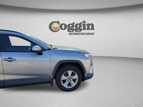Used 2019 Toyota RAV4 XLE w/ Convenience Package FWD image 13