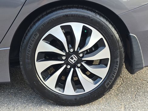 Used 2017 Honda Accord Touring image 33