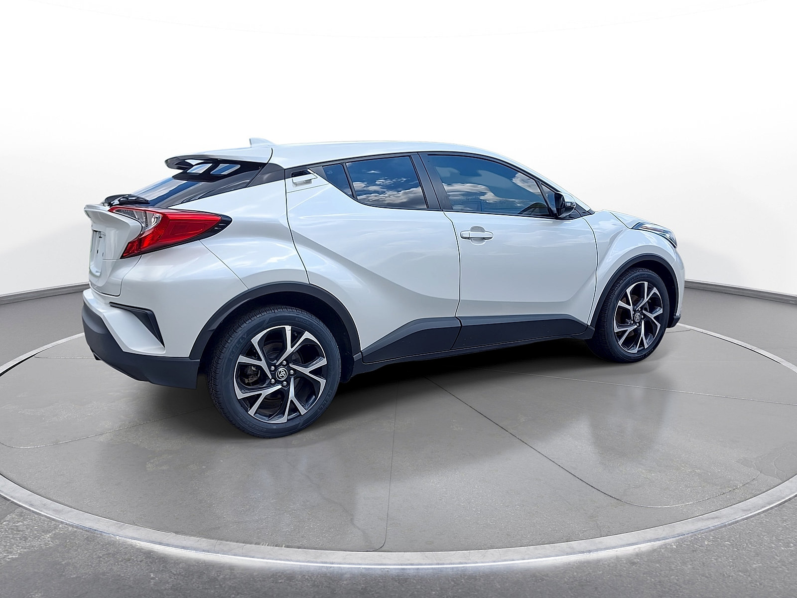 Used 2021 Toyota C-HR XLE FWD image 8