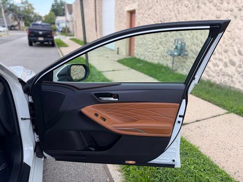 Used 2019 Toyota Avalon Limited w/ All Weather Liner Package FWD image 22