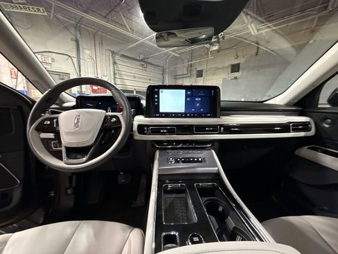 Used 2025 Lincoln Aviator 2WD w/ Jet Appearance Package image 11