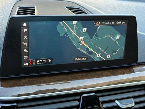 Used 2019 BMW 530e w/ Premium Package RWD image 21