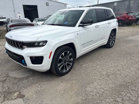 Used 2023 Jeep Grand Cherokee Overland w/ Advanced Protech Group III AWD/4WD image 1