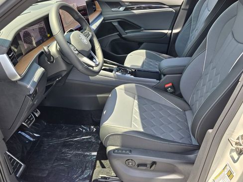 New 2026 Volkswagen Tiguan SEL R-Line AWD/4WD image 5