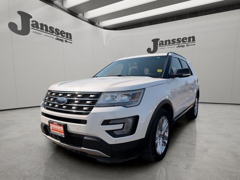 Used 2016 Ford Explorer XLT w/ Equipment Group 202A AWD/4WD image 8