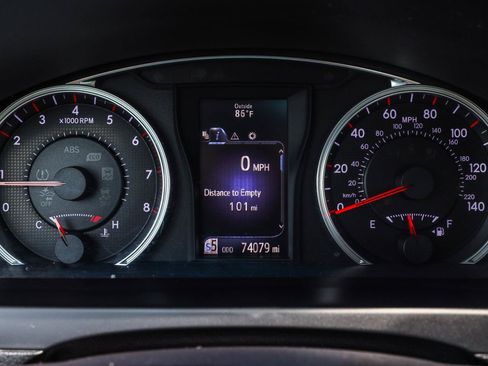Used 2017 Toyota Camry SE w/ Protection Package (Q2) FWD image 6