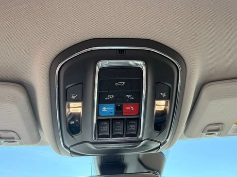 Used 2023 Jeep Grand Cherokee Limited w/ Luxury Tech Group II AWD/4WD image 30