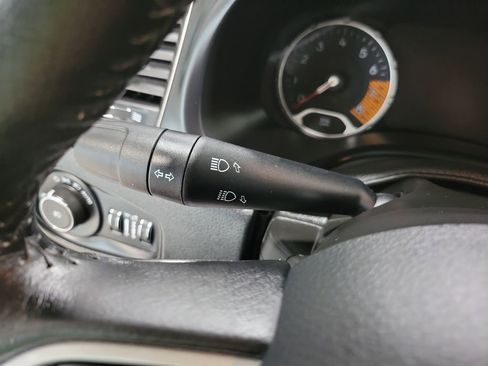 Used 2023 Jeep Renegade Limited image 39