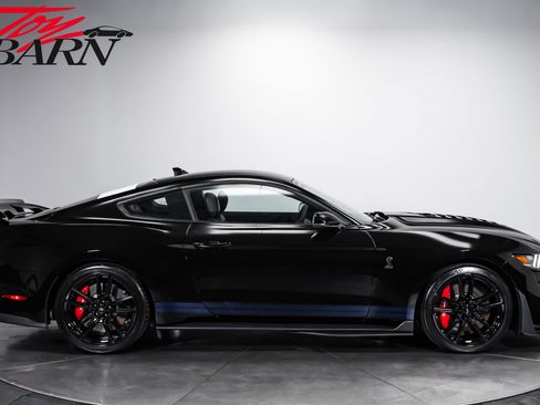 Used 2021 Ford Mustang Shelby GT500 w/ Technology Package RWD image 6