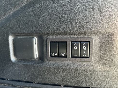 Used 2023 GMC Yukon Denali Ultimate AWD/4WD image 41