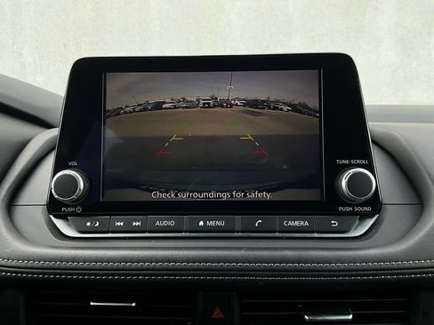 Used 2025 Nissan Rogue SV image 30