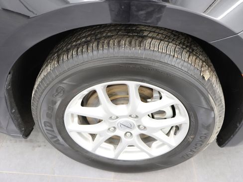 Used 2024 Chrysler Pacifica Touring-L FWD image 3