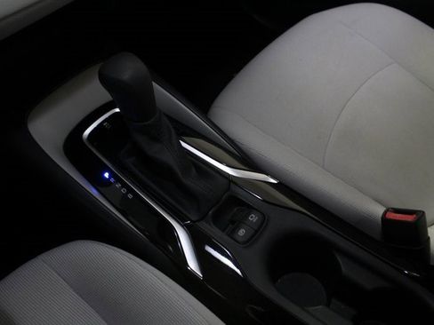 Used 2022 Toyota Corolla LE image 14