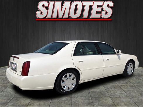 Used 2000 Cadillac De Ville DTS w/ Safety/Security Pkg image 3