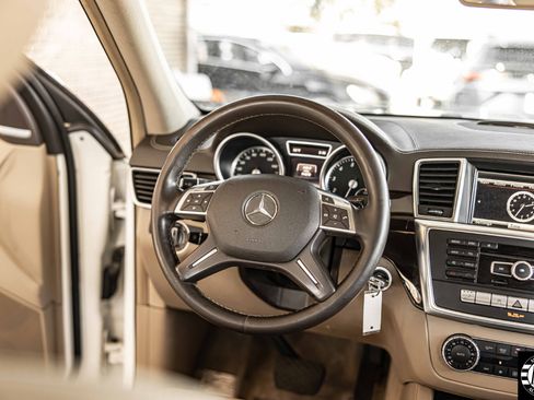 Used 2016 Mercedes-Benz GL 450 4MATIC w/ Premium I Package image 38