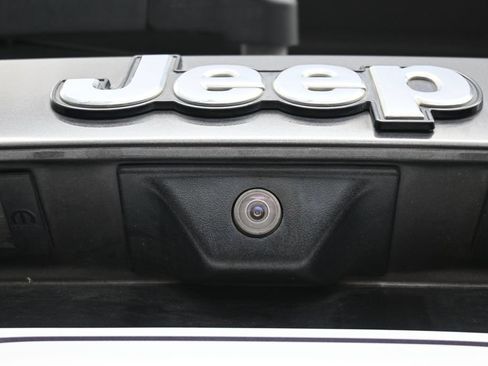 Used 2018 Jeep Renegade Limited w/ UConnect 8.4 Nav Group FWD image 10