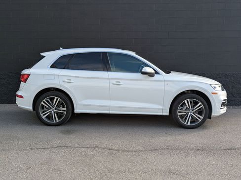 Used 2020 Audi Q5 e Premium Plus w/ Premium Plus Package image 4