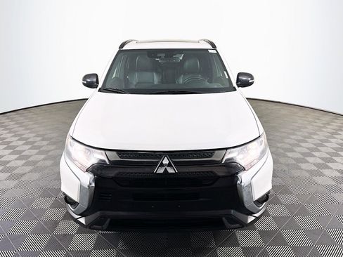 Used 2020 Mitsubishi Outlander LE image 2