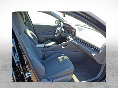 Used 2023 Hyundai Elantra SEL w/ Convenience Package FWD image 11
