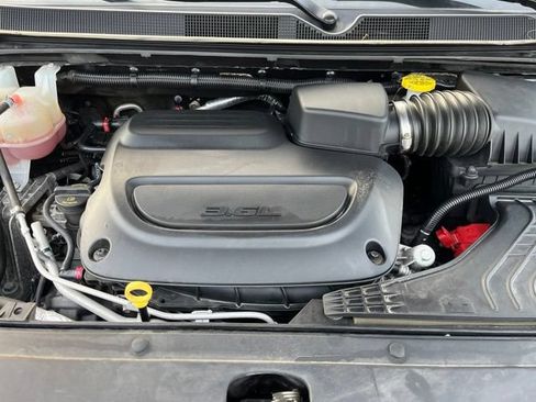 Used 2023 Chrysler Pacifica Touring-L FWD image 35