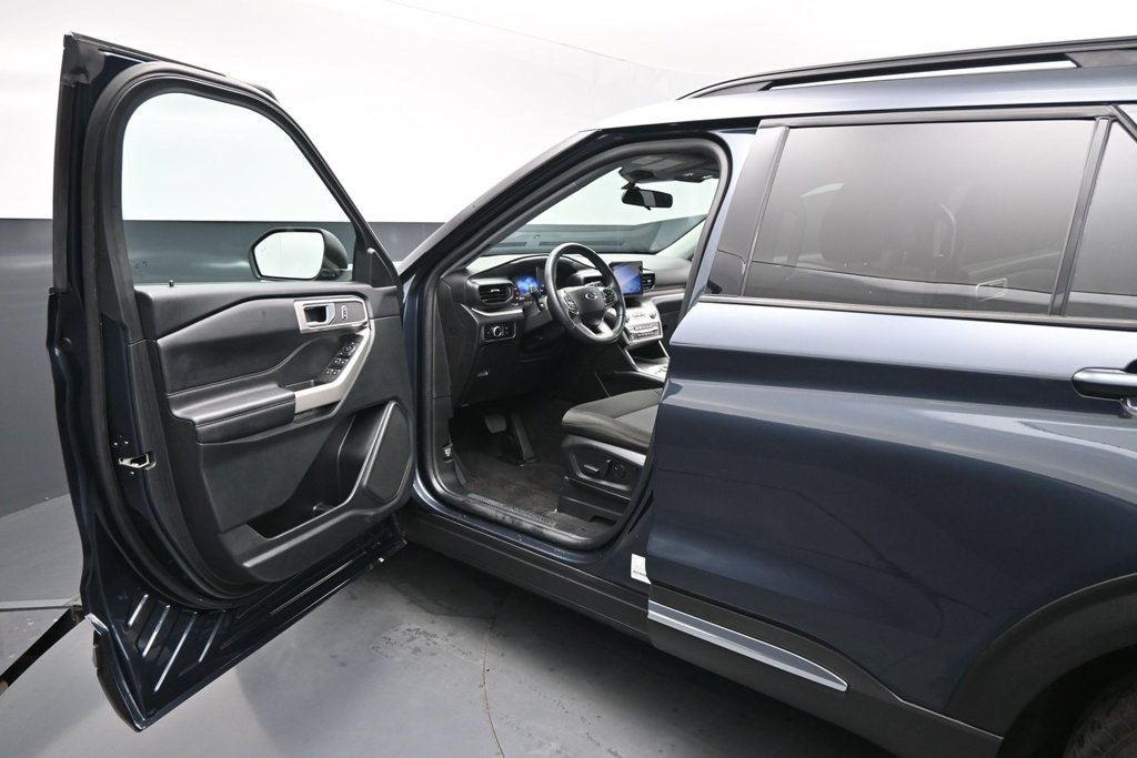 Used 2023 Ford Explorer XLT RWD image 8