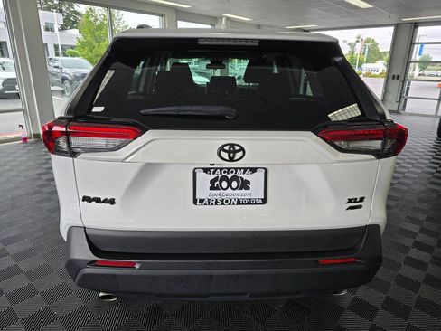Used 2023 Toyota RAV4 XLE AWD/4WD image 4