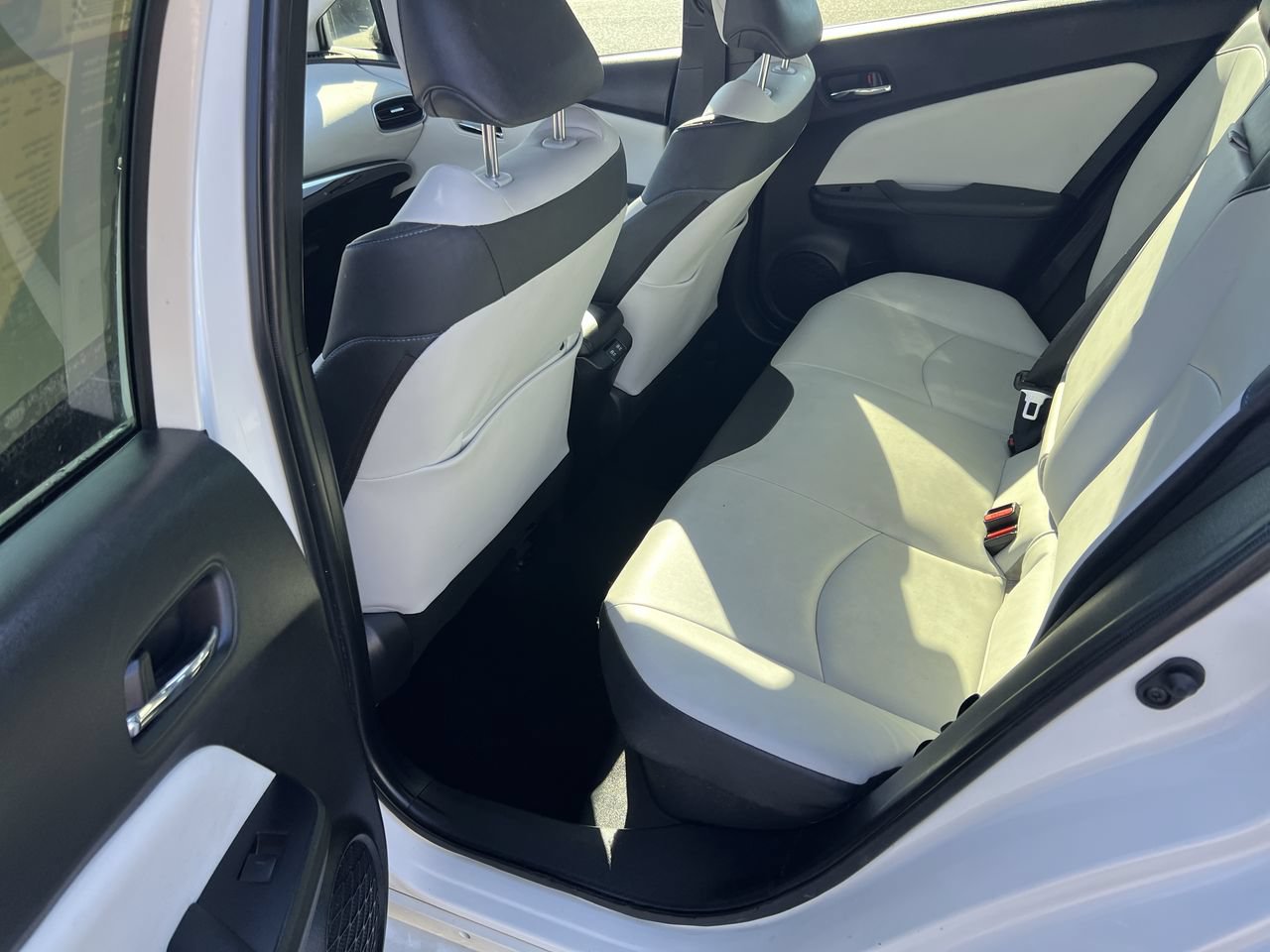 Used 2020 Toyota Prius Limited FWD image 33