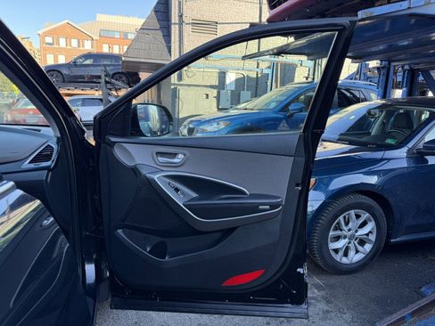 Used 2014 Hyundai Santa Fe GLS image 12