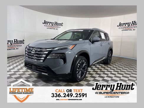 Used 2025 Nissan Rogue Platinum image 1